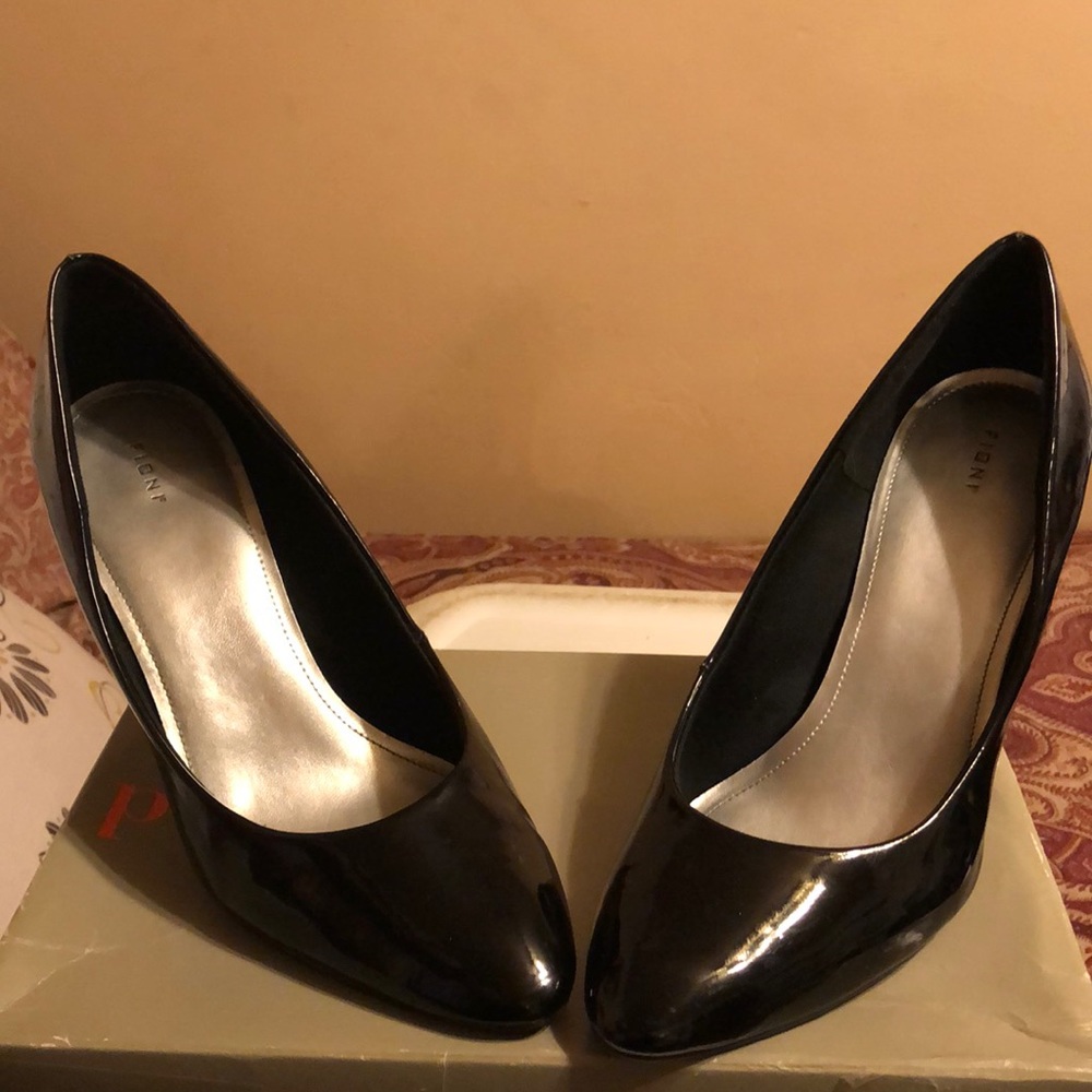 Women’s black heels